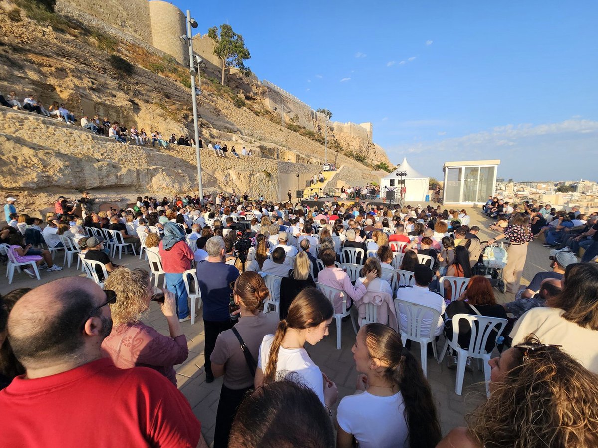 ndealmeria's tweet image. El arte de Almería brilla con luz propia en el regreso de los 'Atardeceres Flamencos' dlvr.it/TSLnpP #Arte #Almería #AtardeceresFlamencos