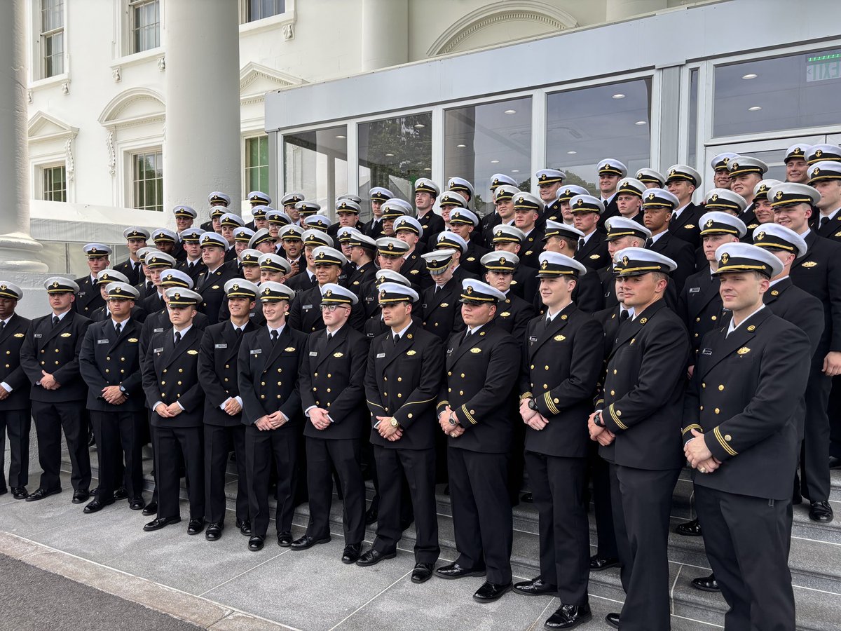 CoachPassante's tweet photo. Slow Sunday? A great day to start the application process with USMMA! 
✅ 1 of 5 Federal Service Academies
✅ Active vs Non-Active Careers
✅ World Class Education 
✅ GRADUATE WITH 0 DEBT
✅ 10 STRAIGHT WINNING SEASONS
✅ Unmatched Brotherhood 🇺🇸

https://t.co/8A0wC58TJY https://t.co/UcsaLLtWW5