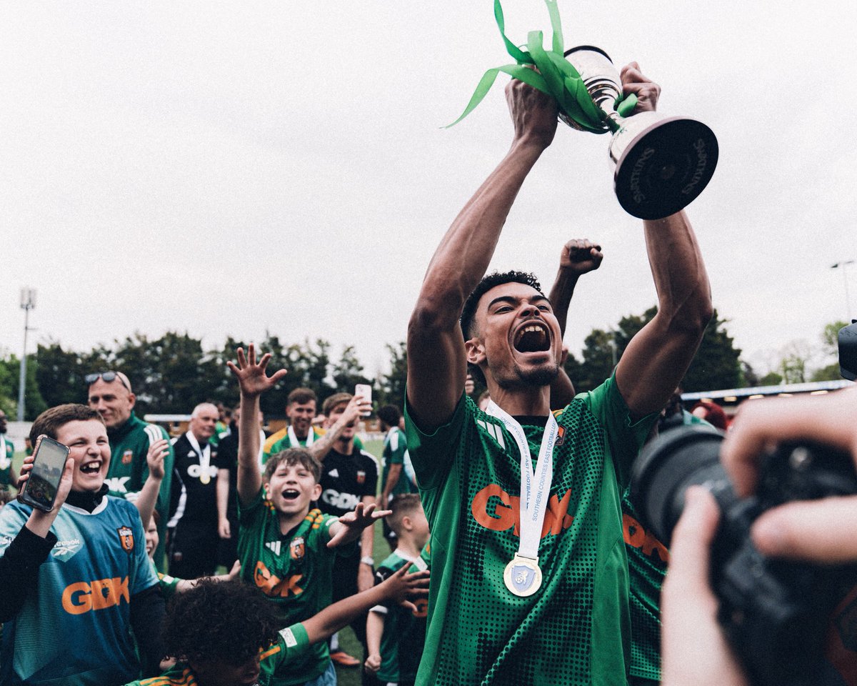 patmckayy3's tweet photo. Wow, what a season! We achieved our target, in style, infront of so many of our incredible supporters. So much time, love and appreciation for this club and the opportunity they’ve given me. Proud to call @sedonsfc my family and home. Now time to relax and enjoy the summer 🧡💚 https://t.co/CfLLi0CCsY