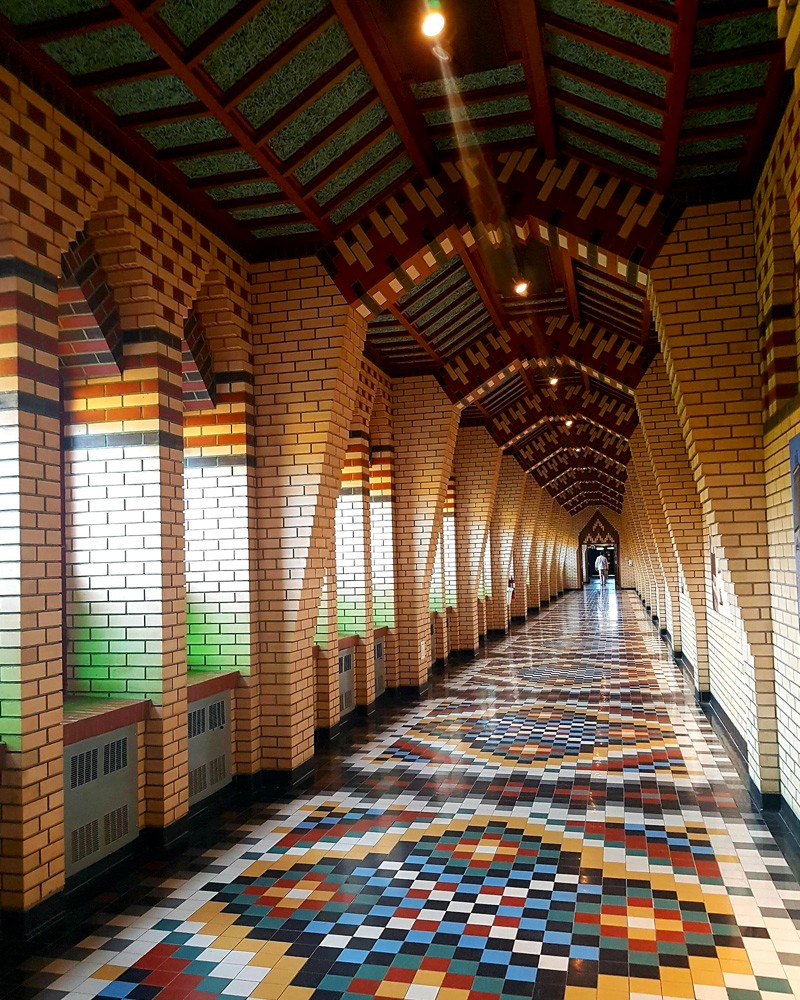 archpng's tweet image. Inside Saint-Benoît-du-Lac Abbey in Québec, Canada, geometry becomes atmosphere.

Designed by Benedictine architect Dom Paul Bellot, the monastery is known for its rhythmic brick arches, patterned masonry, and vivid tiled floors.