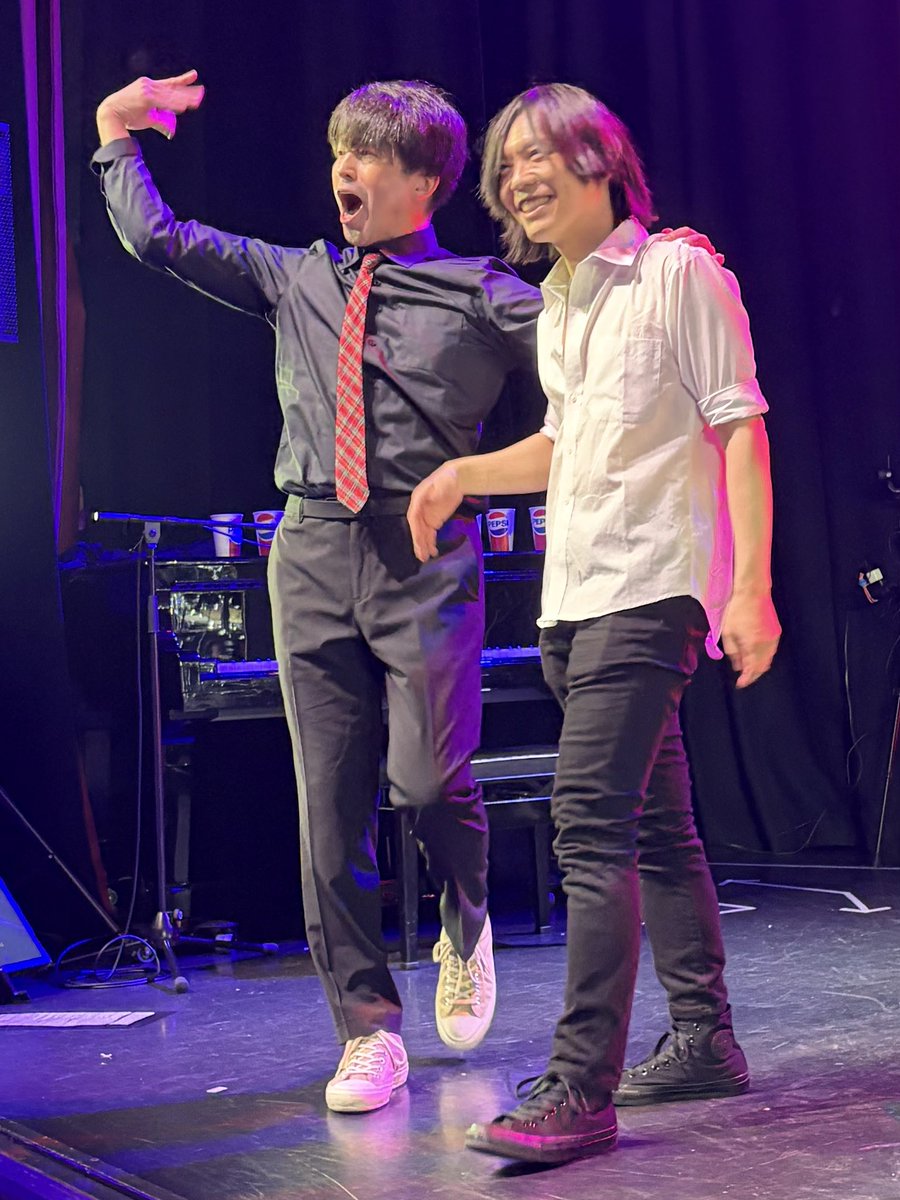 _Naomi69's tweet photo. 大役を見事に務めミナリ君が嵐を呼んでくれました🌪️🥁セッションを経て新旧世代が交流し🤝伝承されていく🎽今回不在のジュンさんもそうやって大きくなられたんだと思う✨銅鑼を叩く力強い打音がなんだか決意表明と39のような気がして😌💭繋🎀ホンワカエンディングにグッときた👏😭
#GUEEN https://t.co/UPtKwvwNM9