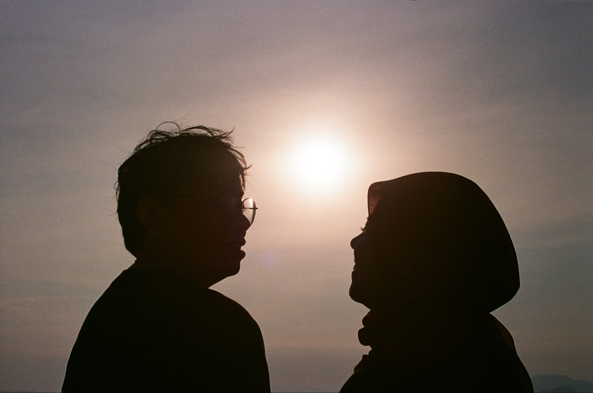 Midnaire's tweet photo. Dalam upaya menciptakan market photoshoot pake kamera analog di kalimantan selatan

Instagram : mende.ngar https://t.co/pEnbi2zuRc