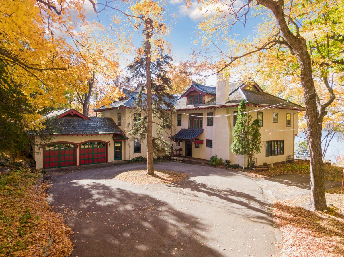 Zillow Gone Wild 🏡 tweet media