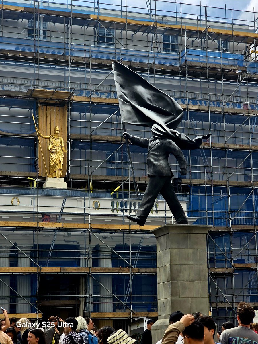 shakespeareina1's tweet photo. GONZALO:   No sovereignty—
​SEBASTIAN: Yet he would be king on’t.
​ANTONIO: The latter end of his commonwealth forgets the beginning.  
​GONZALO: All things in common nature should produce
Without sweat or endeavour:
The Tempest
#ShakespeareSunday 
#Banksy https://t.co/QCWzzZkZF7