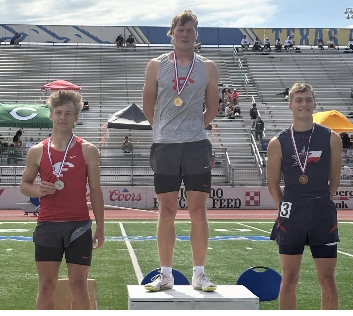 billiesports's tweet photo. Qualified 6 for regionals, 5 competed. 5 PR’s, 32 pts, and a 5th place finish in 4A Region 4. Small group but big performances! 4 appearances on the medal stand and 3 state qualifiers. Luke, John, and Cody will compete at State on May 14. #BilliePride🐐👟@FISDBILLIES https://t.co/8sTtxNfTVp