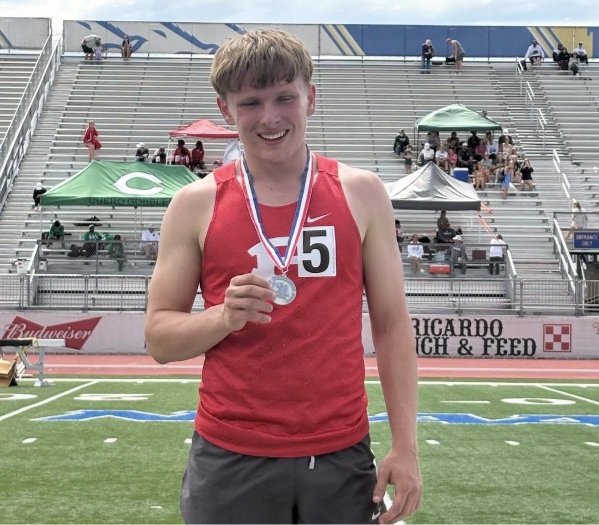 billiesports's tweet photo. Qualified 6 for regionals, 5 competed. 5 PR’s, 32 pts, and a 5th place finish in 4A Region 4. Small group but big performances! 4 appearances on the medal stand and 3 state qualifiers. Luke, John, and Cody will compete at State on May 14. #BilliePride🐐👟@FISDBILLIES https://t.co/8sTtxNfTVp