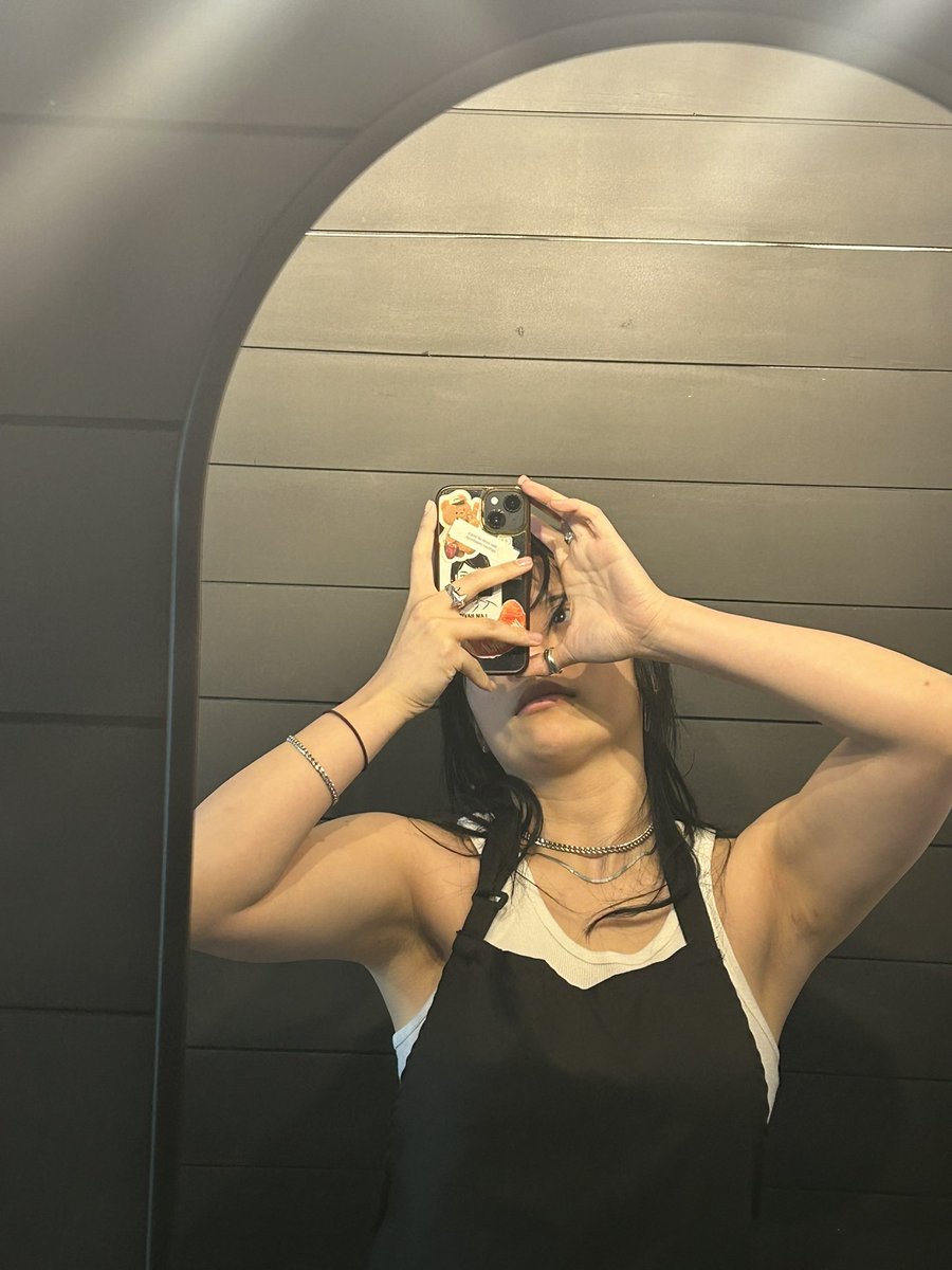 vanessa tweet media