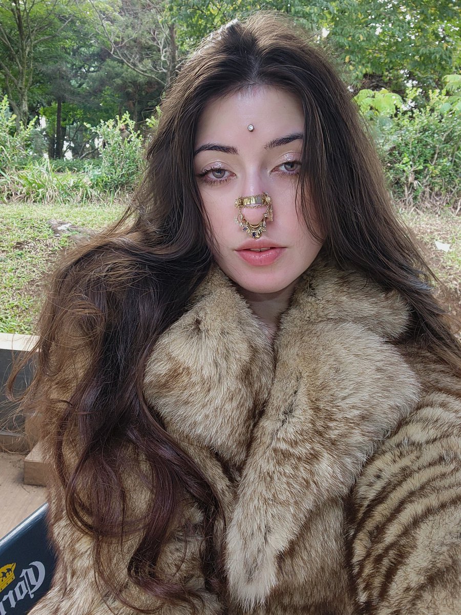 Female Christ tweet media