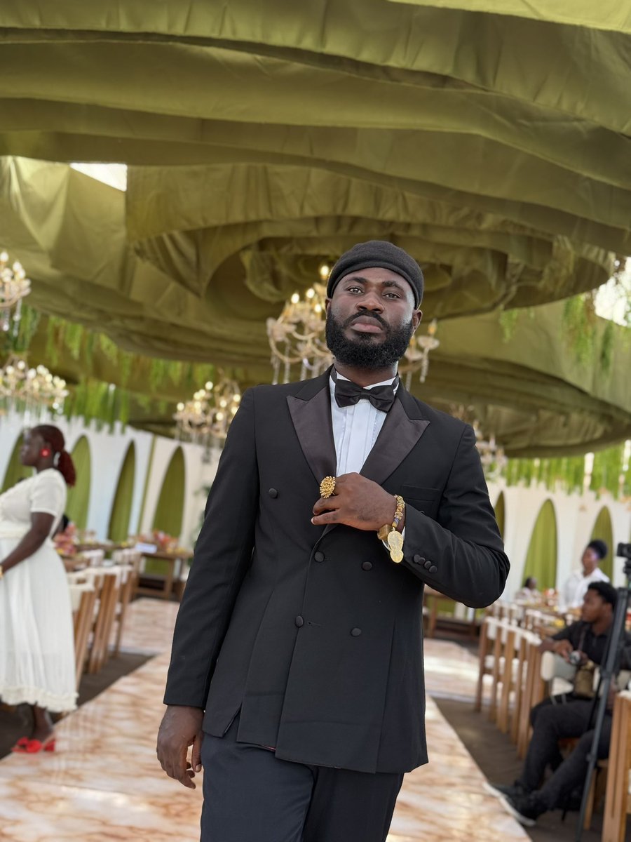 Portfoliothemc's tweet photo. OSEIKROM BOY , what you go show me ?💚🖤💛

Sunday office 🎤🎤 #Mcduties ! #Ghweddings https://t.co/XBe1L7rKIb