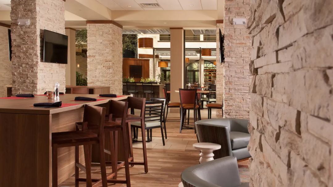 Embassy Suites by Hilton Nashville Airport tweet media