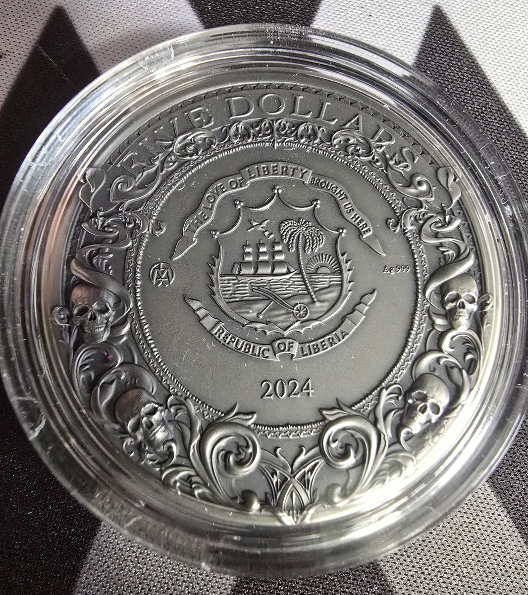 MydnightDesign's tweet photo. Liberia - Darkness Rider, 2oz UHR 🔥

#Mydnight #whatnot #palmstreetapp #Silver https://t.co/0B5pP76oLv
