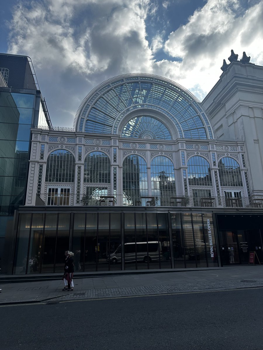 bzyyy's tweet image. City of clouds #london