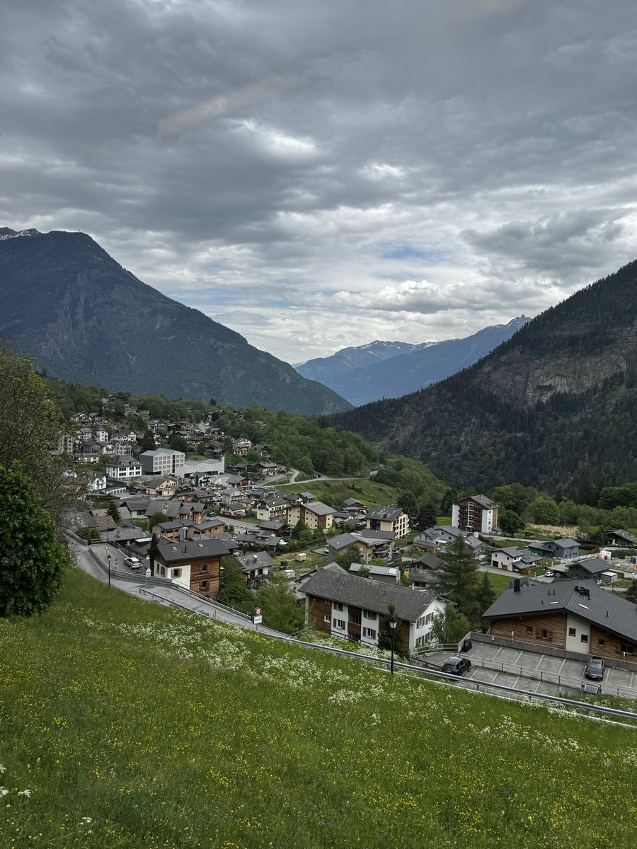 Sunshinebane's tweet image. This place reminds me my first ever ski adventure that I actually enjoyed before 15 years #Chamonix
