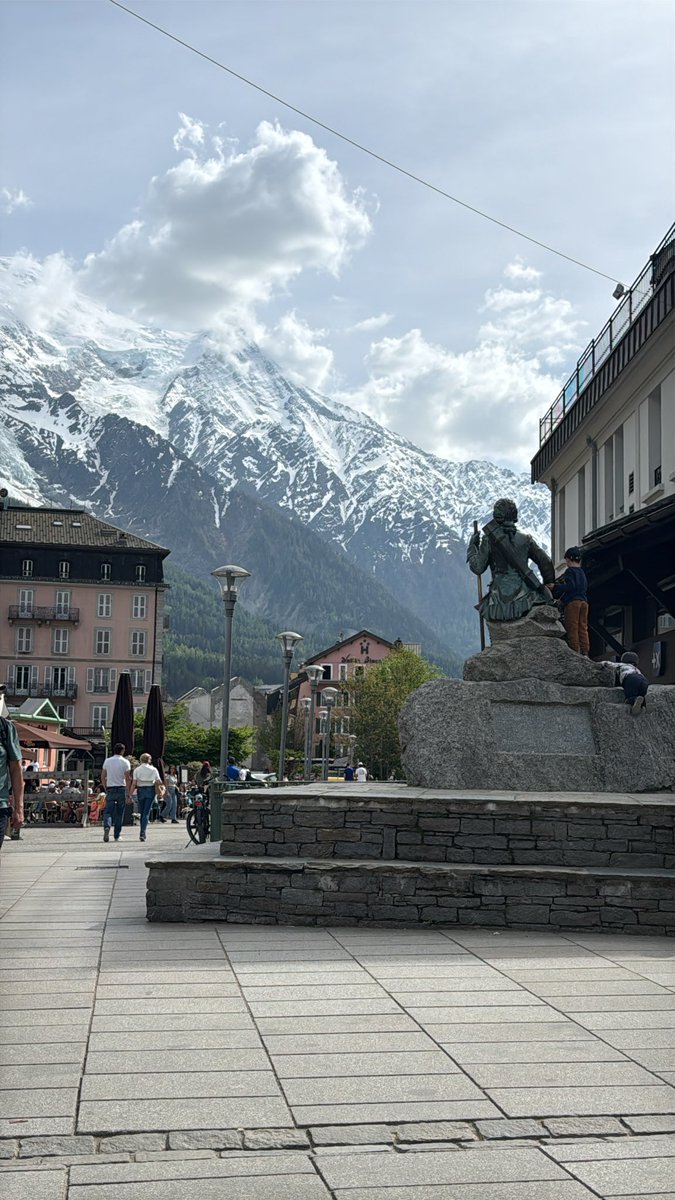 Sunshinebane's tweet image. This place reminds me my first ever ski adventure that I actually enjoyed before 15 years #Chamonix