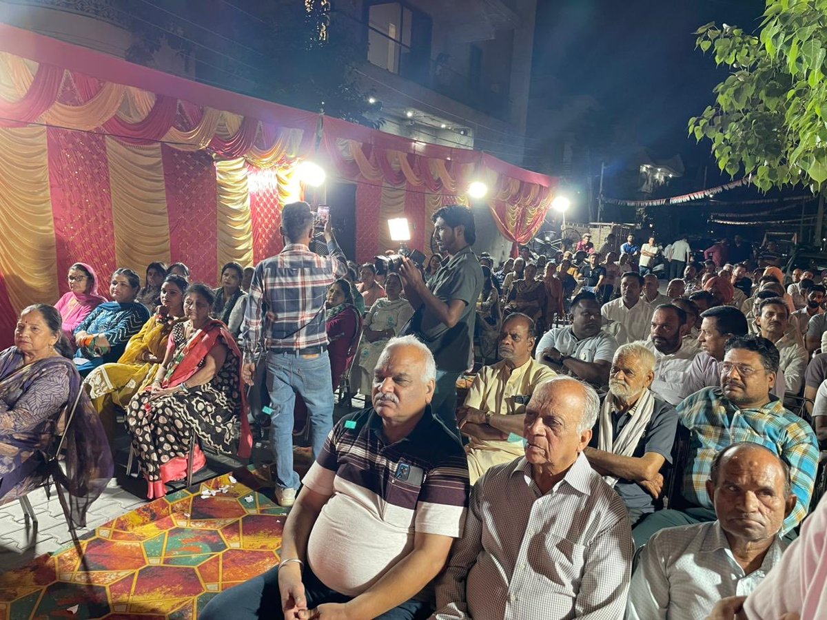 MITHUNVERMAINC's tweet image. आज अम्बाला के वार्ड नंबर 12, मथुरा नगरी में मुख्य अतिथि चौधरी निर्मल सिंह जी की उपस्थिति में अध्यक्ष पवन अग्रवाल जी की अध्यक्षता में प्रशांत मिश्रा जी, गौरव मिगलानी जी, पंकज चानना जी, अभय सिंह जी द्वारा आयोजित कार्यक्रम सफलतापूर्वक संपन्न हुआ 

#MithunVarma #Advocate #Ambalacity