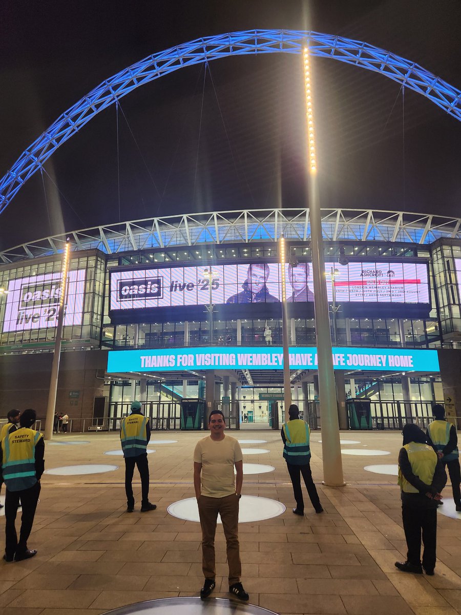 Sambg07's tweet image. #NuevaFotoDePerfil Wembley 🏟 26.07.25 🤯👌🏼🪇🎤🎸🥁😎🤘🏼#OasisLive25 #epic