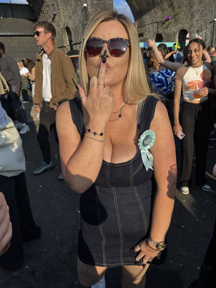 Bustyblonde7 tweet media