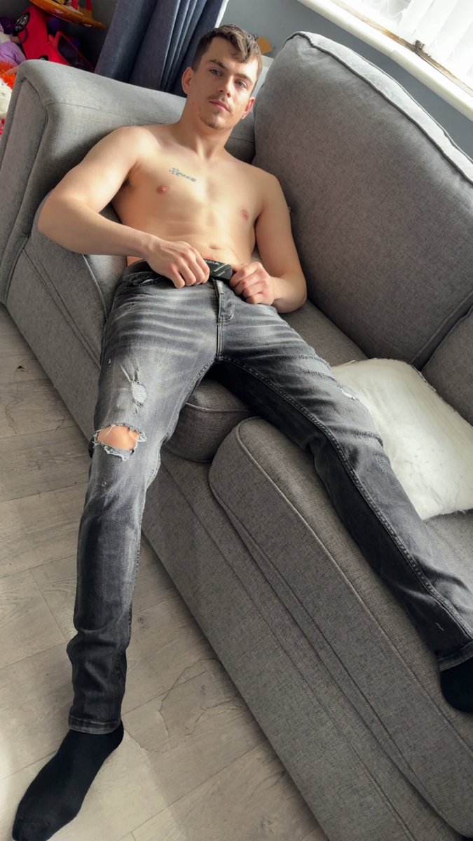 MattoxAsht89368's tweet image. I bet your begging to see something you can’t because your worthless 
#money #tributes #fagdom #findom #domdaddy #domsub