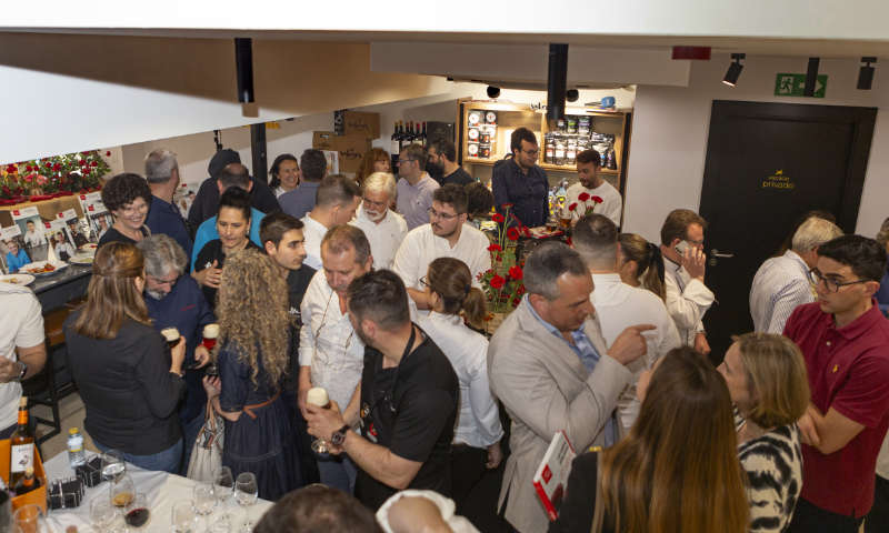 Portagrano's tweet photo. 🆙Sweet Palermo presenta ‘Las cuatro estaciones del sabor’, un libro que convierte el sabor en inspiración gastronómica 🌶️🌶️🌶️🌶️

https://t.co/ZN77ek7B5s

Son 17 grandes cocineros que experimentan todas las posibilidades del #SweetPalermo de #RijkZwaan 👩‍🍳👨‍🍳

#gastronomía #Almeria https://t.co/xRCA9HzXzP