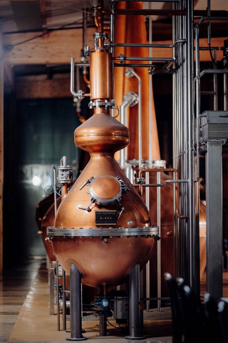 Boanndistillery's tweet image. Silks Irish Gin is proudly distilled in small batches, by the award-winning distilling team at #BoannDistillery using a carefully chosen recipe of 14 botanicals &amp;amp; #BoyneValley well water 🍸

#Gin #GinAndTonic #IrishGin #CraftGin  boanndistillery.ie/our-spirits/si…