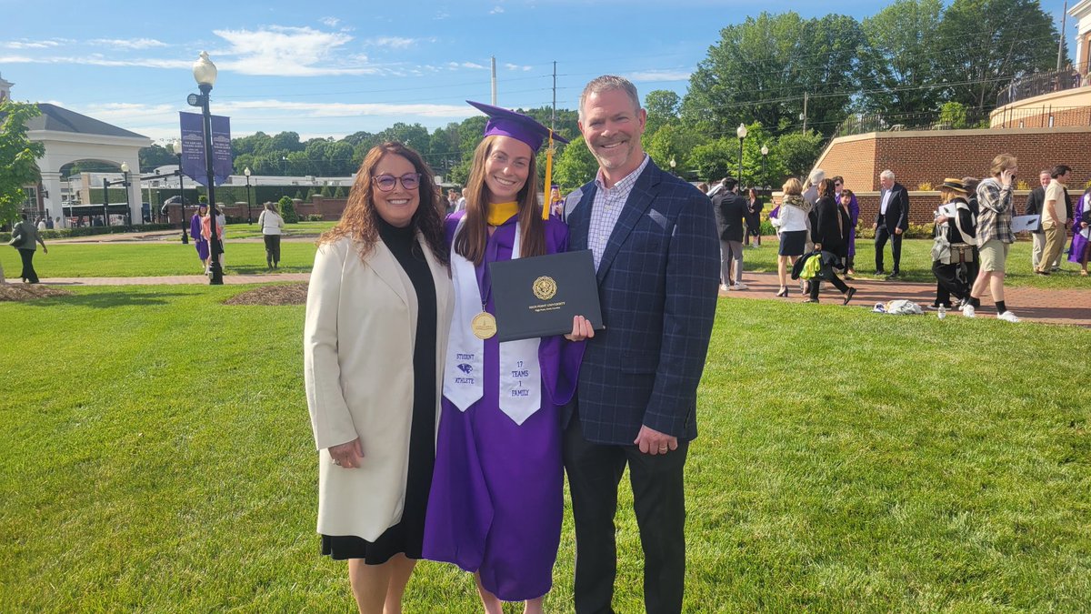 HPU_Rowing's tweet image. Congratulations to Audrey on graduating this weekend! 💜🎓

#GoHPU x #BUILD