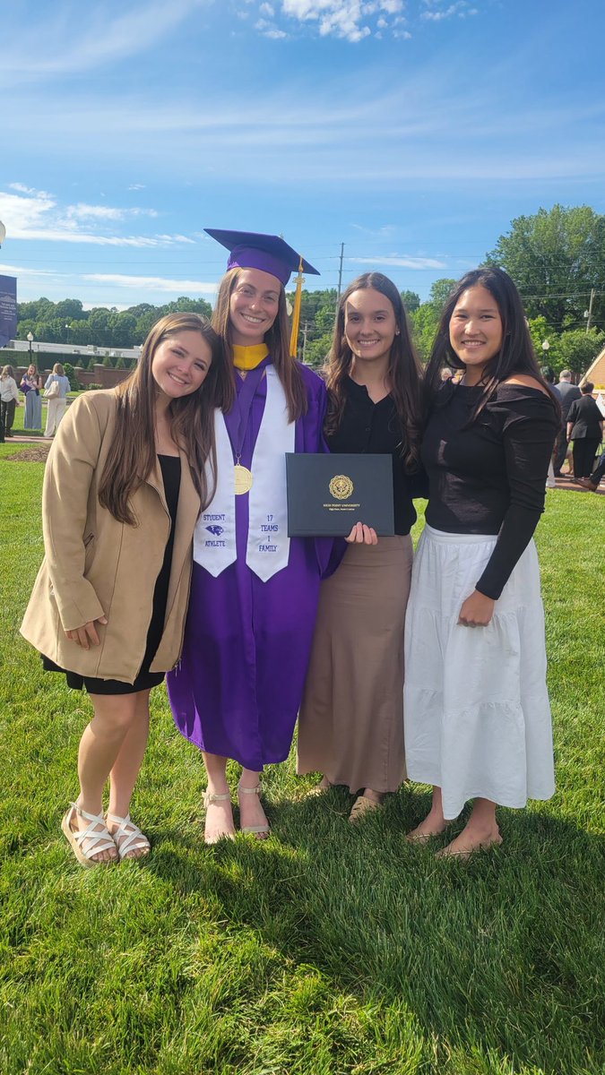 HPU_Rowing's tweet image. Congratulations to Audrey on graduating this weekend! 💜🎓

#GoHPU x #BUILD