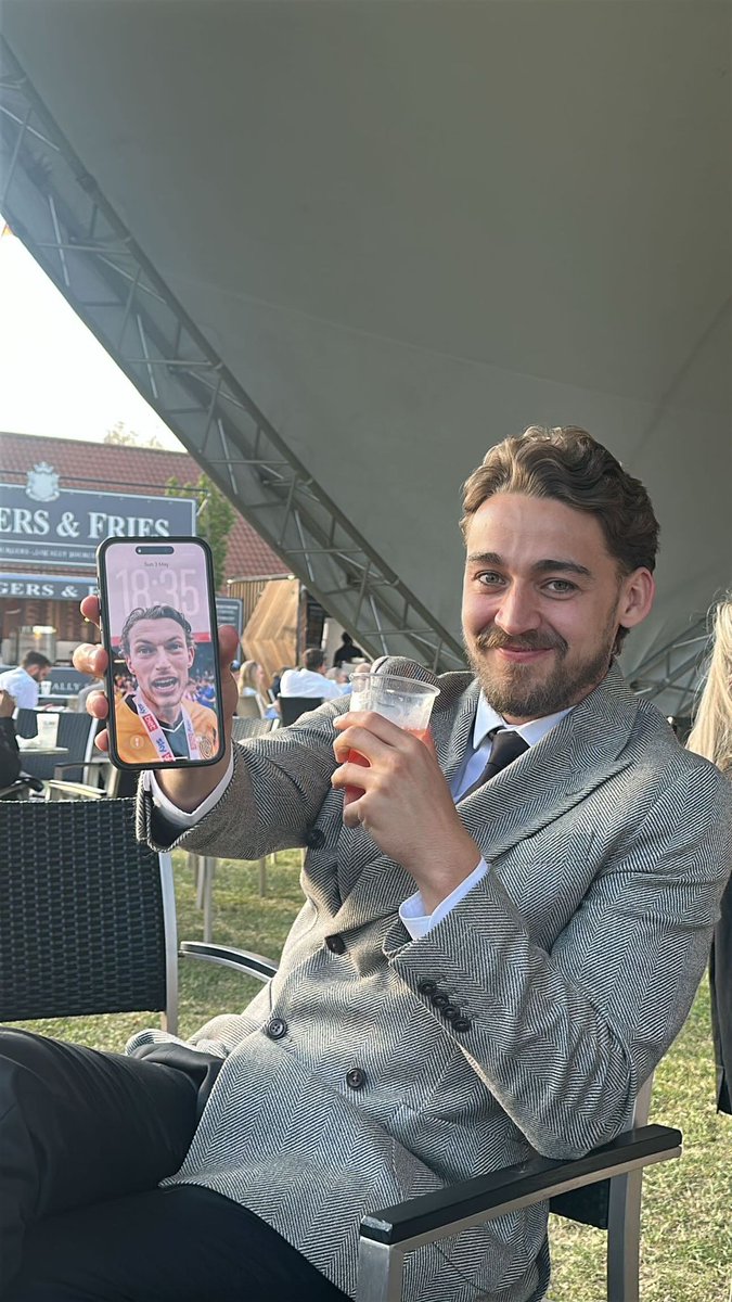 A day at the races. 🤩