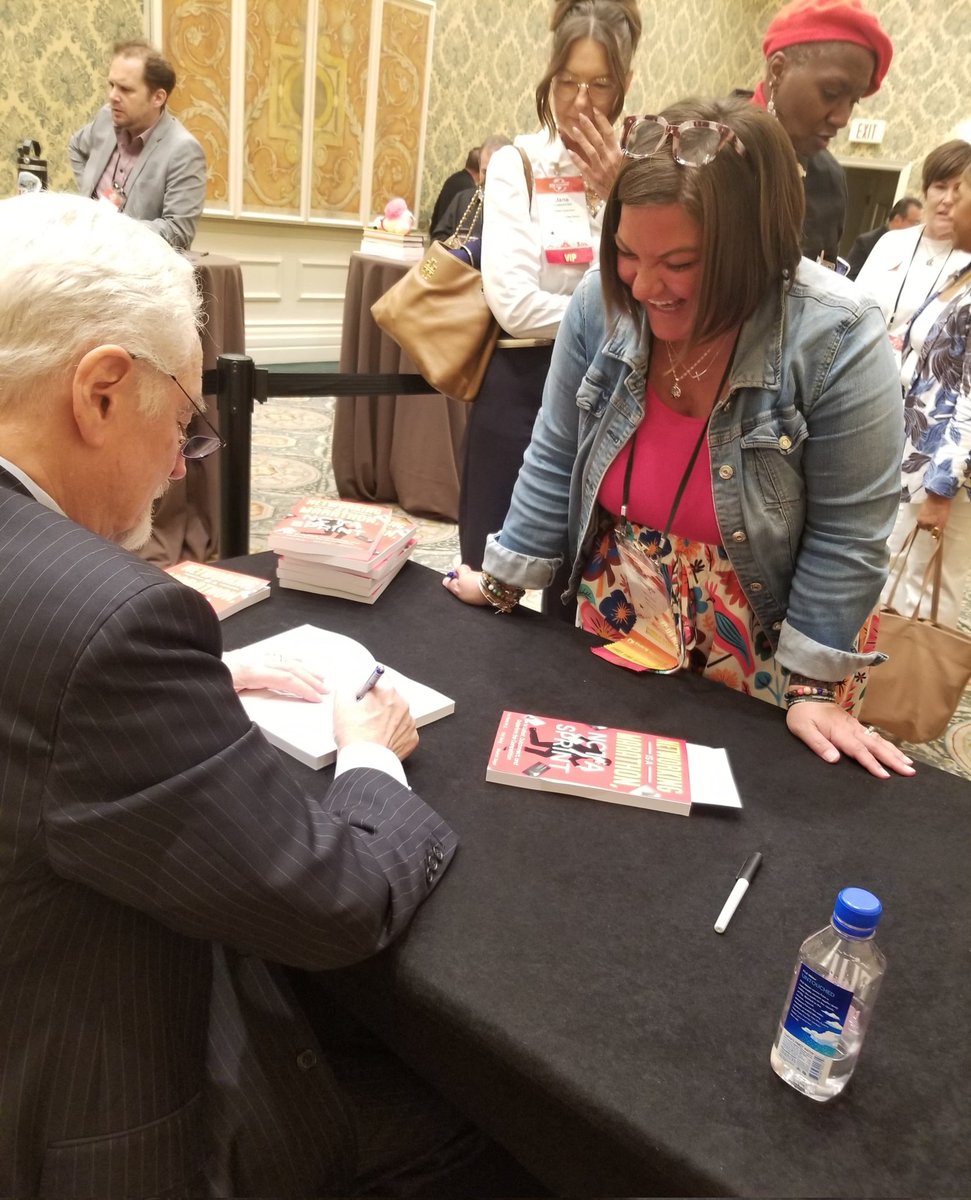 IvanMisner's tweet photo. VIP Book Signing
I was honored to sign a book for each VIP attendee at the BNI US & Canada National Conference.
#MeWithIvan #BN #BNIUSCNC26 #bnimembers https://t.co/CeAWMzrRNJ