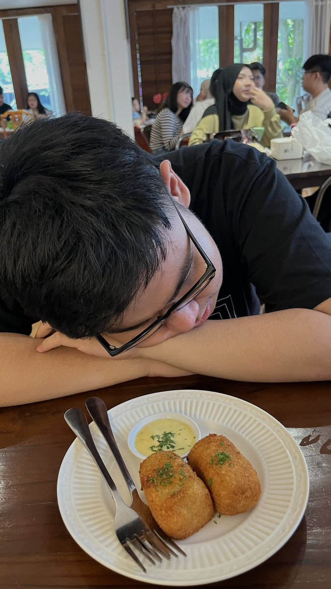 Kamilahyc2's tweet photo. hari ini mam plate palate enaknyoo🍴 https://t.co/rfpqdjbG9a