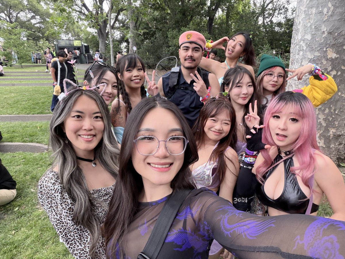 ZergGirrl's tweet photo. Amazing 2 days of fun and making content with this gaming crew at Stay in Bloom x @VALORANT fest!

Thanks @Riot for the free tickets and invite to see Dabin and Louis the Child ❤️ https://t.co/yHUmfT39od