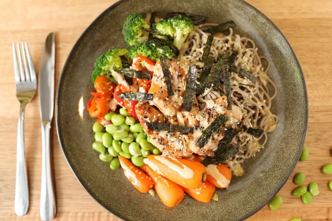 mika211268's tweet image. Fuel your day u0026 burn fat—simple, tasty, nutrient-packed! Grilled chicken + quinoa + roasted veggies = your perfect low-cal, high-protein meal. Prep ahead, stay on track! #FatLossMeal #HealthyEating