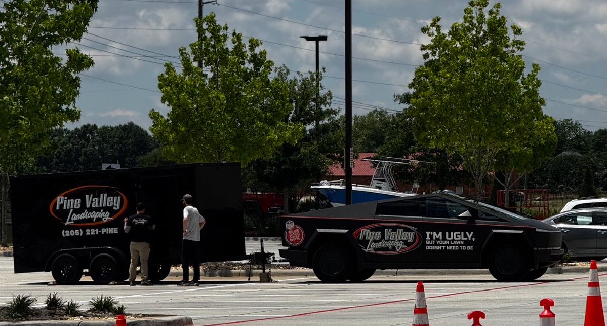 TheTeslaLife's tweet image. Hey @PV_Landscaping Pine Valley Landscaping how are you enjoying your #CyberTruck ?  What is your favourite feature or ability? Thanks to @JoshWest247 for the pics!