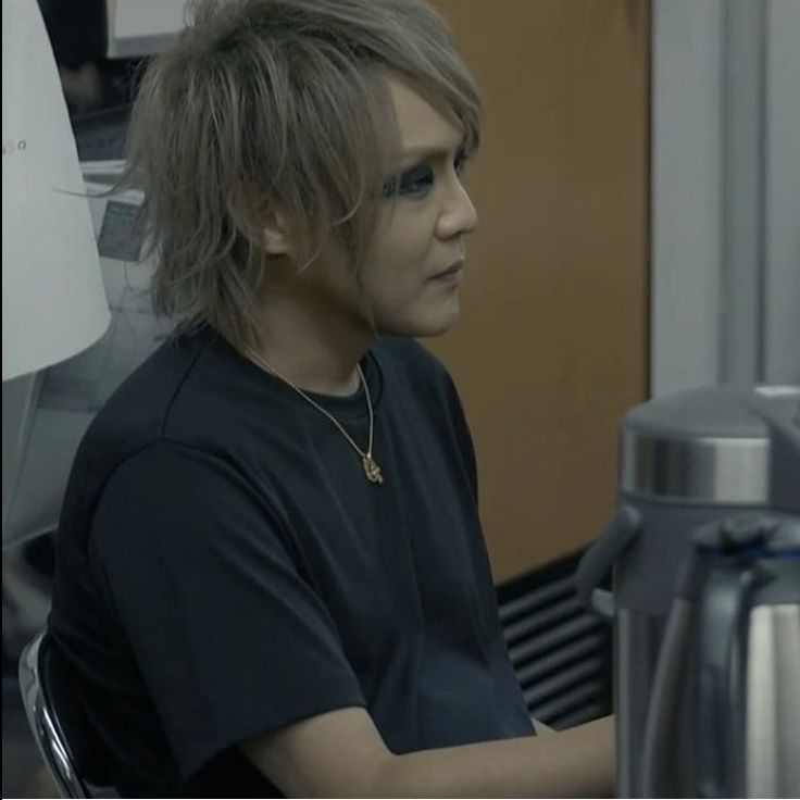 Moxy6Gun's tweet photo. "but he isn't even doing anything...."
He doesn't have to!!!

Kai edition pt1

#thegazettE #thegazettekai https://t.co/2cVeJvtKKH