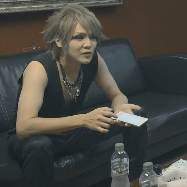 Moxy6Gun's tweet photo. "but he isn't even doing anything...."
He doesn't have to!!!

Kai edition pt1

#thegazettE #thegazettekai https://t.co/2cVeJvtKKH