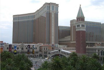 HistoryNevada's tweet image. Sheldon Adelson's $1.5 billion, 3,036 room Venetian Resort on the Las #Vegas Strip held its grand opening on May 3, 1999. bit.ly/2rk7Kk0
Actress Sophia Loren christened the first gondola. bit.ly/1neoXmg
"Welcome to Las Venice." - Sheldon Adelson, 1999