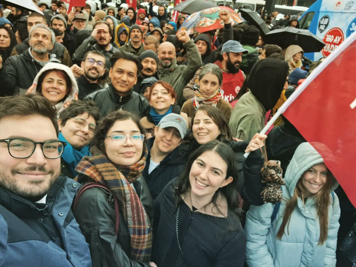 1917ecekoroglu's tweet photo. 1 Mayıs hatıramızı buradan da paylaşayım. Çark başak burada, devrim yolunda ✊️ #TipeKatıl https://t.co/4o2ioDbje4