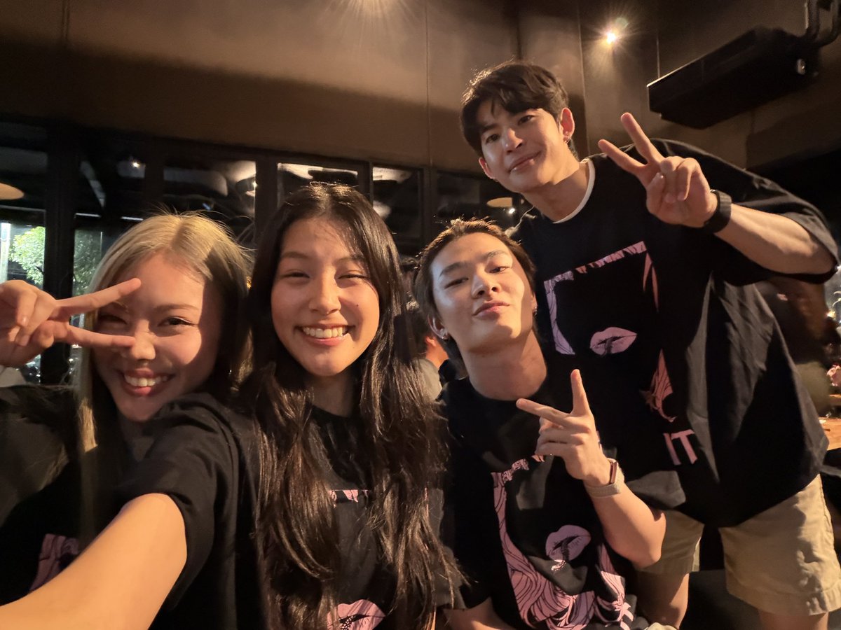 ice9cyn's tweet image. เหมือนเพิ่งถ่ายเมื่อวาน ป้าอึ้งง😂🫶🏻
#THAIchayanon #mmarkpkk #bbaiporuary #arhoung #inherit
