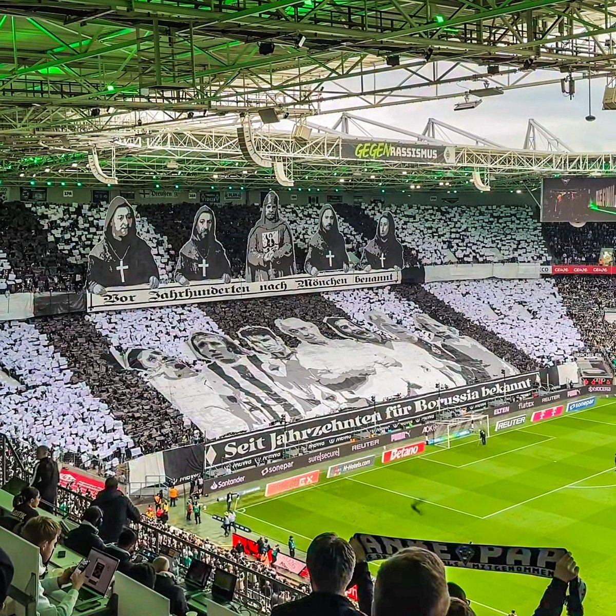 eurofootcom's tweet photo. ⚫️⚪️ 𝐎𝐅𝐅𝐈𝐂𝐈𝐀𝐋 | Borussia Mönchengladbach have secured safety in the Bundesliga! They will NOT be relegated. 🇩🇪✅ 

They just beat Borussia Dortmund 1-0. Haris Tabakovic scored in the 88th minute. The shirt come off in celebration. That's what it means! ❤️ https://t.co/CC5HfmLIs5