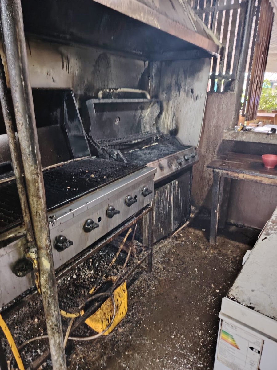 BCBRP's tweet image. Incendio en la cocina del restaurante El Chichemíto, en Pedasí, fue atendido por bomberos de la Zona Regional Los Santos. Sin heridos; DINASEPI investiga causas. #Prevención 🚒🧯