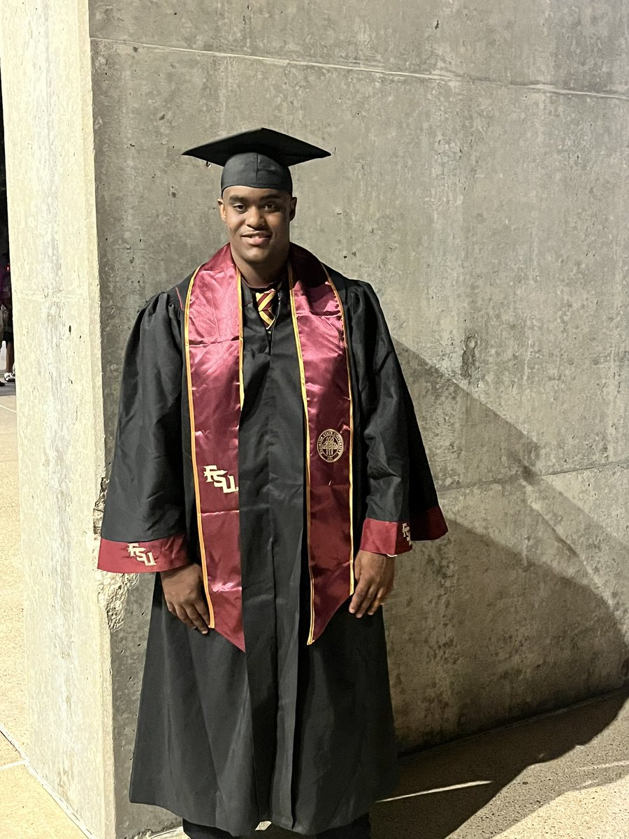 Tylerscorpio94's tweet image. #fsugrad #may2nd #saturday