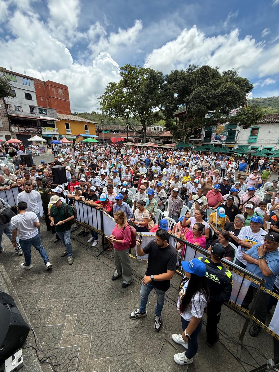 AlvaroUribeVel's tweet photo. Gracias San Rafael, Ant. Si no se frena la violencia, se acaba el turismo.

Paloma Presidente. https://t.co/6oHcWoyPyV