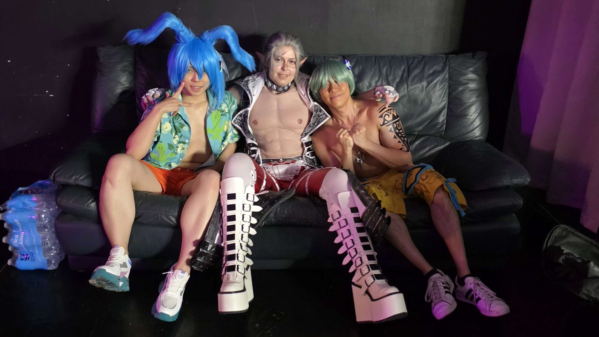 Em 🌃 @ Momocon tweet media
