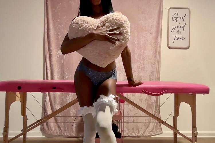 _summermasseuse's tweet photo. YOUR FAVORITE MASSEUSE 
Now Accepting NEW clients. Sub to my OF! https://t.co/2gYb6PTxDK