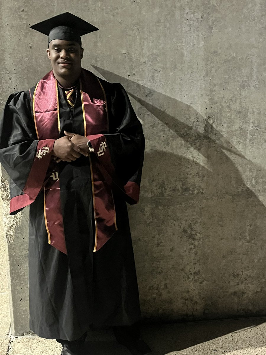 Tylerscorpio94's tweet image. #officiallyfsugrad #may2nd #saturday