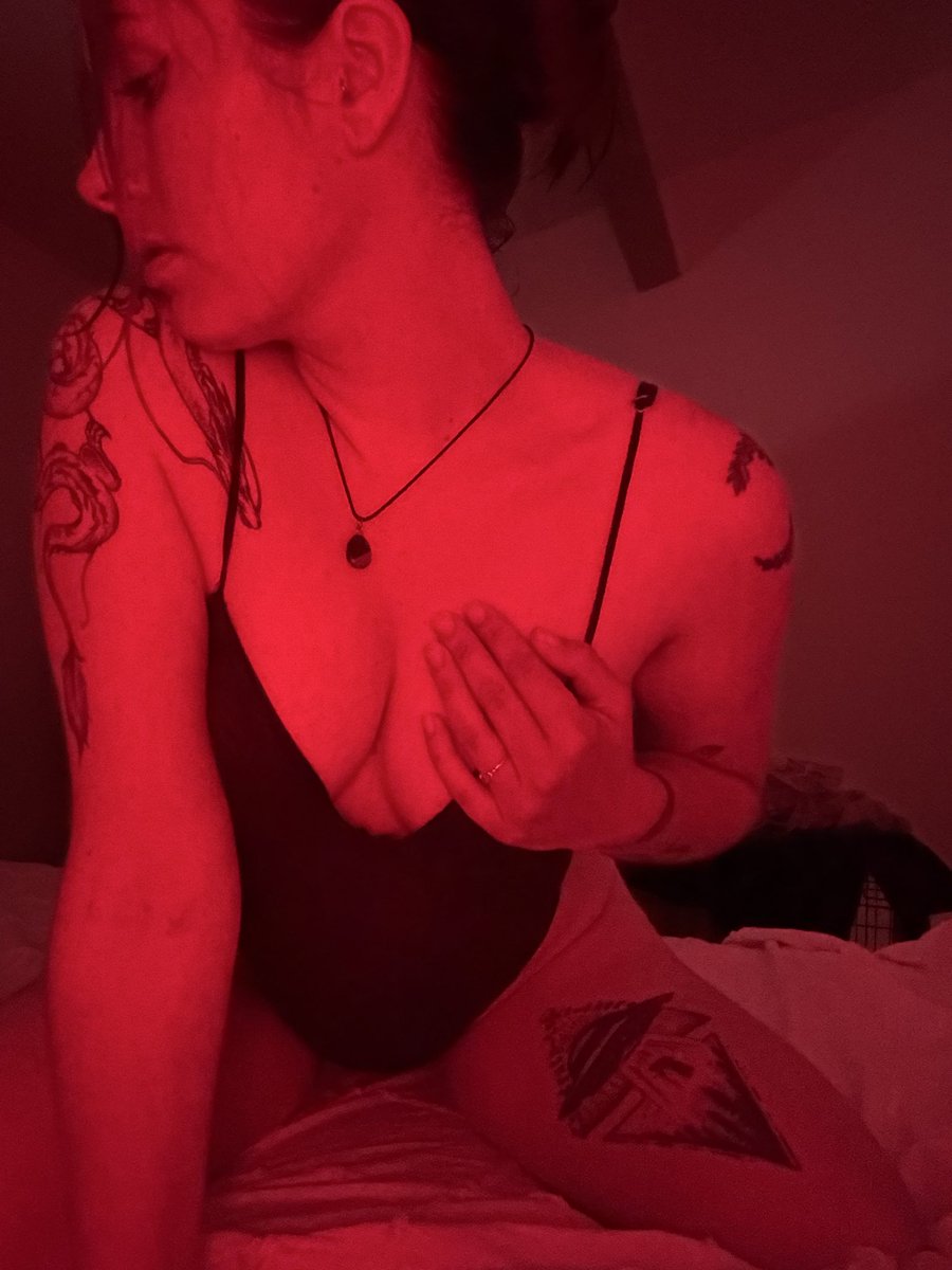 jeulesbien's tweet photo. Aucune interaction possible sur insta pendant 3 jours 🥲 on vous console ici 😉🔥 https://t.co/yUR3caY98f