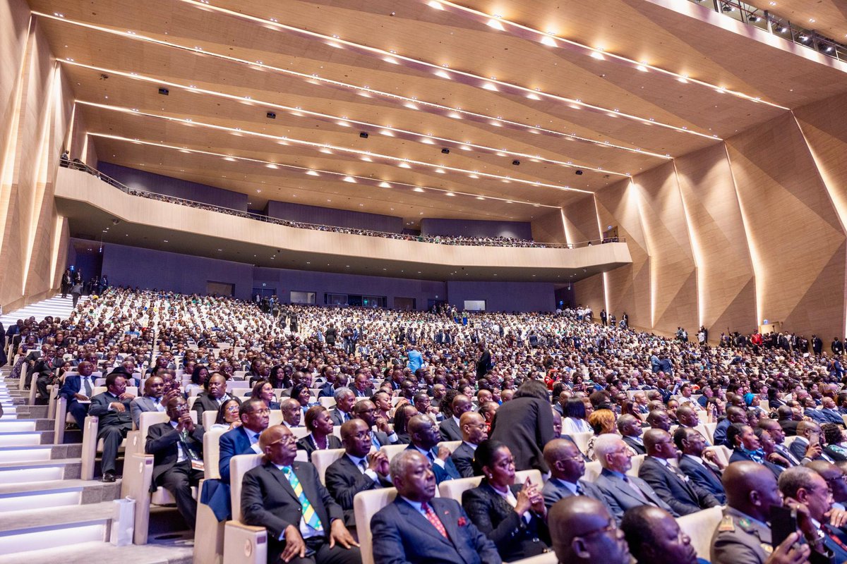 RCBrwanda's tweet photo. Deputy CEO @MaevaSKH joined Rt. Hon. Prime Minister Nsengiyumva today for the inauguration of the Libreville Congress Palace in Gabon 🇬🇦 

The facility is set to become a hub for conferences & international events and is a significant step in Gabon’s MICE ambitions and a growing signal that Africa is building world-class infrastructure for global gatherings.