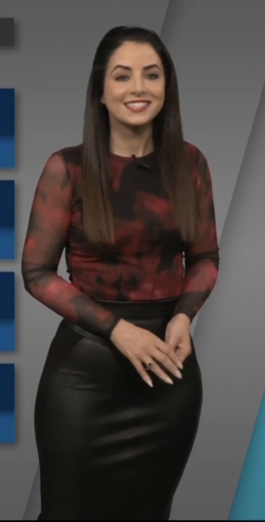 MaibAgain's tweet image. WOWZERS! Fiona Ní Fhlaithearta Today! 😈 #FionaNiFhlaithearta #LeatherSkirt #WOW