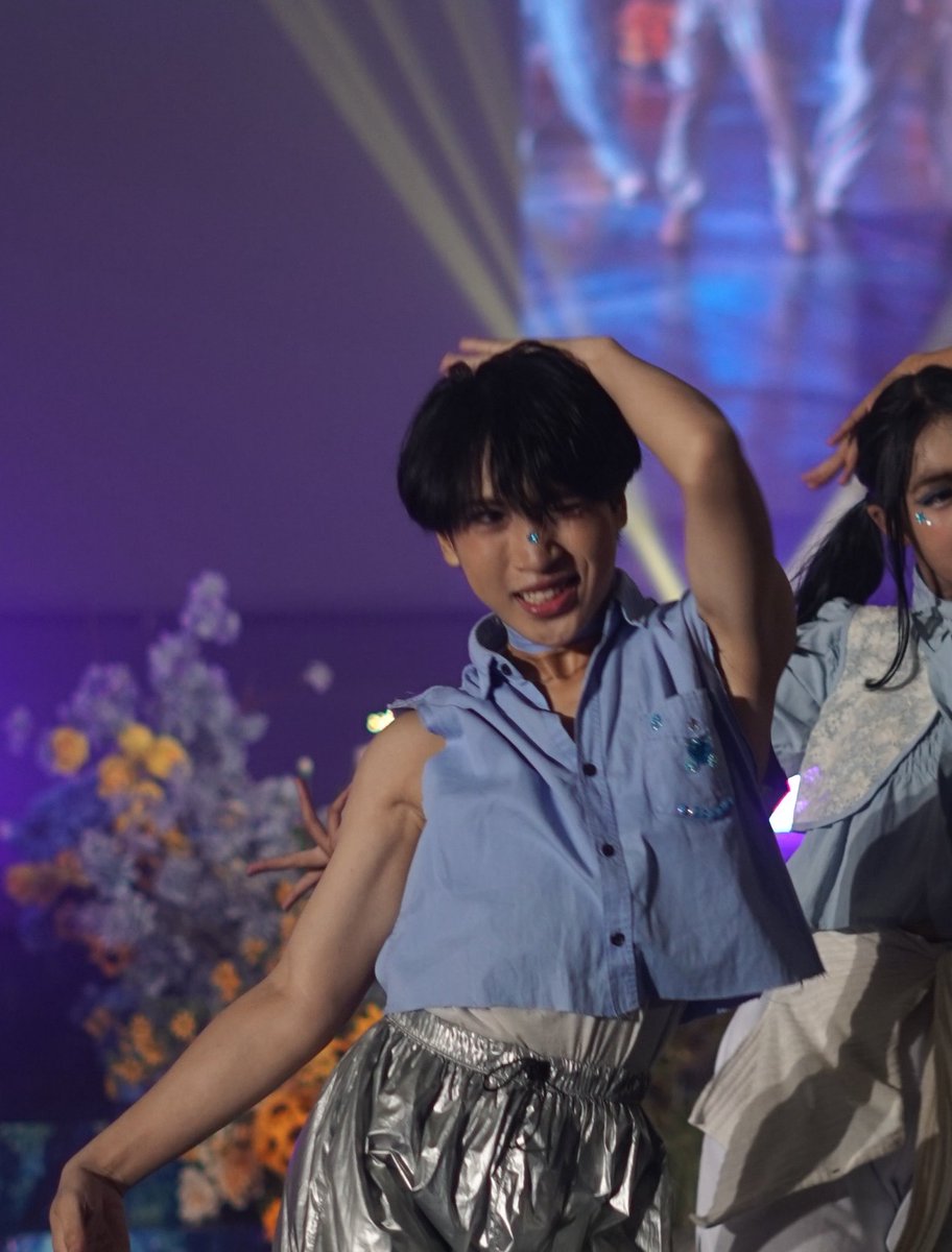 yourkeyblubub's tweet image. LUCUUU HAHAHAAA TAPI SAYANG FOTONYA DIKIT BGT #blue #dance