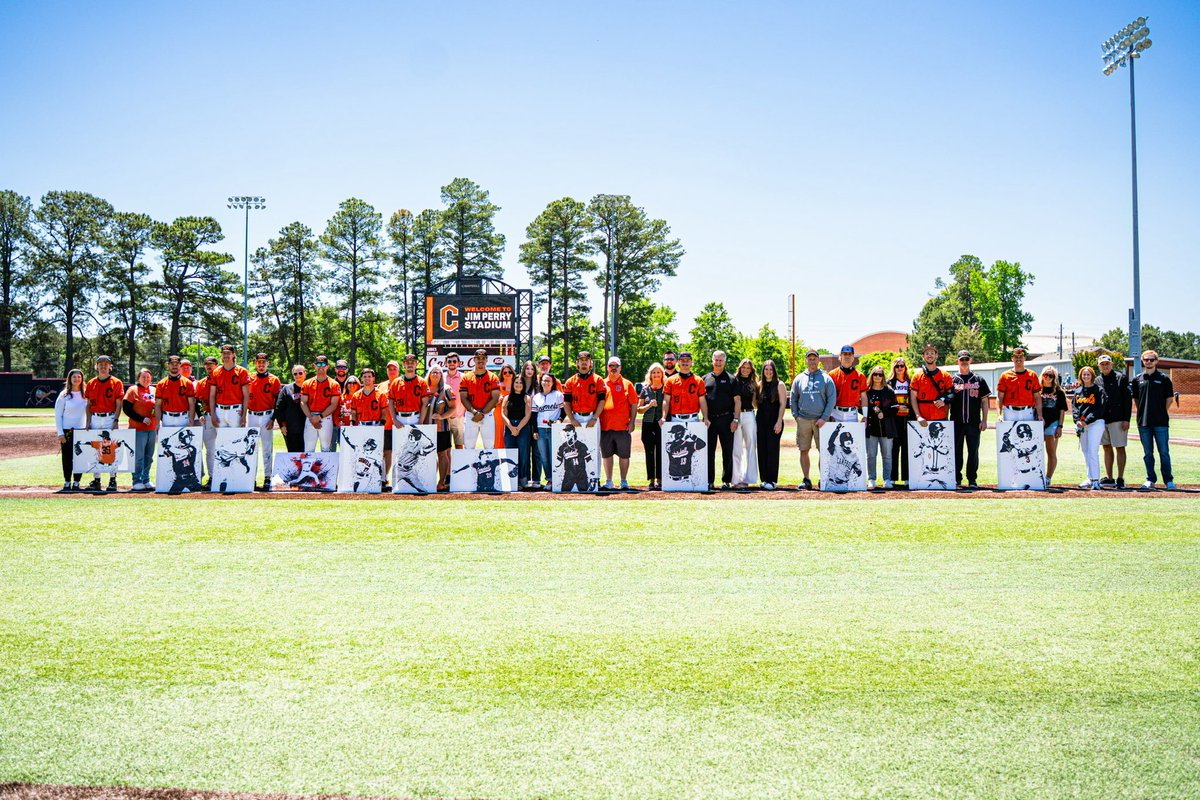GoCamelsBSB's tweet photo. 𝗖𝗔𝗠𝗘𝗟𝗦 𝗙𝗢𝗥 𝗟𝗜𝗙𝗘 🤝

#RollHumps🐪⚾️ https://t.co/1a6FMhF1ig