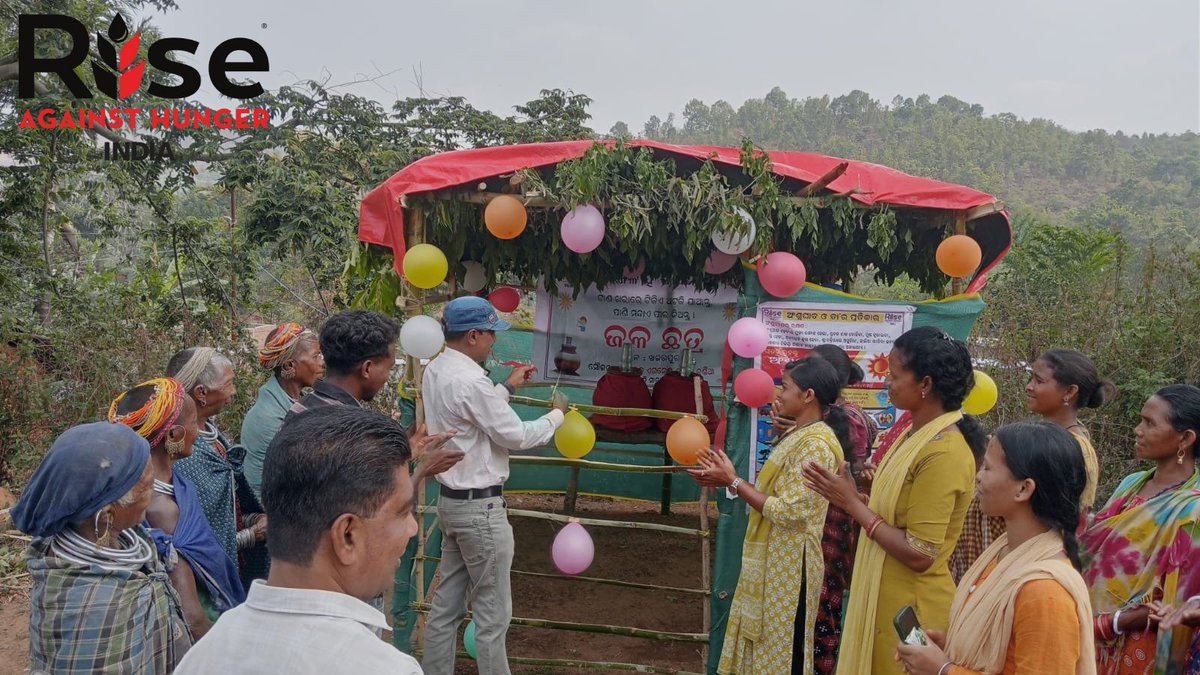 RiseIndia2030's tweet image. In the peak of summer, access to drinking water matters the most.

Jal Chhatras facilitated by us and sustained by the community are providing points of relief for people on the move.

#JalChhatra #wateraccess #communityimpact #riseagainsthungerindia #summerrelief #community